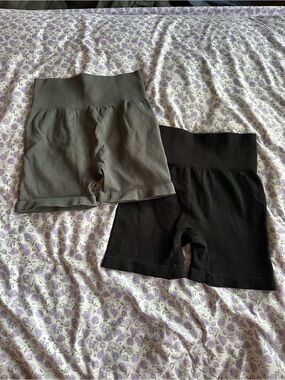 High-Waist Ribbed Shorts Duo - Black and Grey